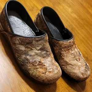 Sanita Camo Clogs Sz 39